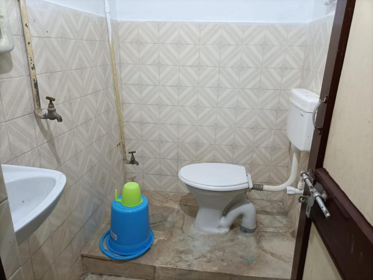Hotel Radha Krishna Puri Ngoại thất bức ảnh