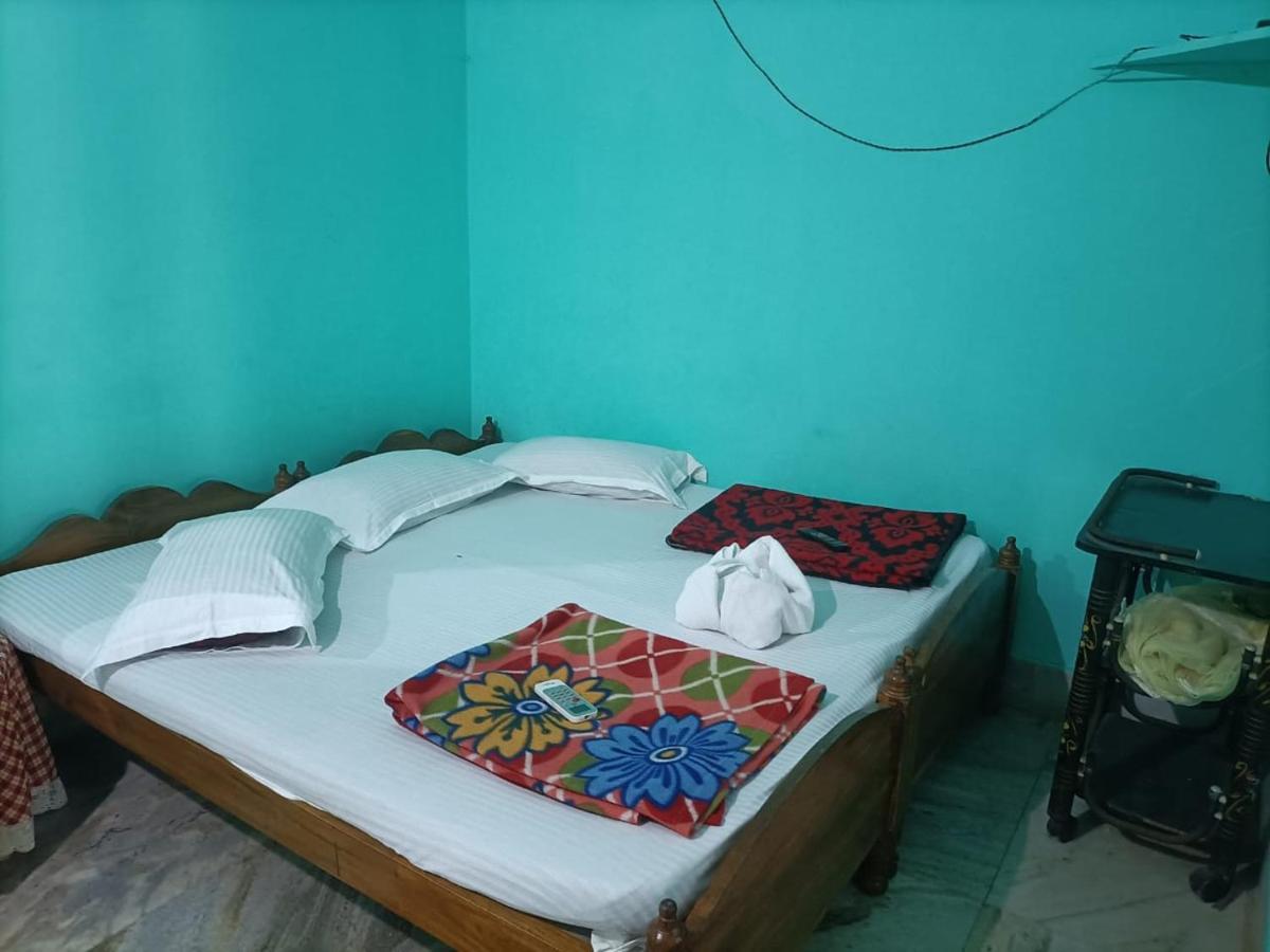 Hotel Radha Krishna Puri Ngoại thất bức ảnh