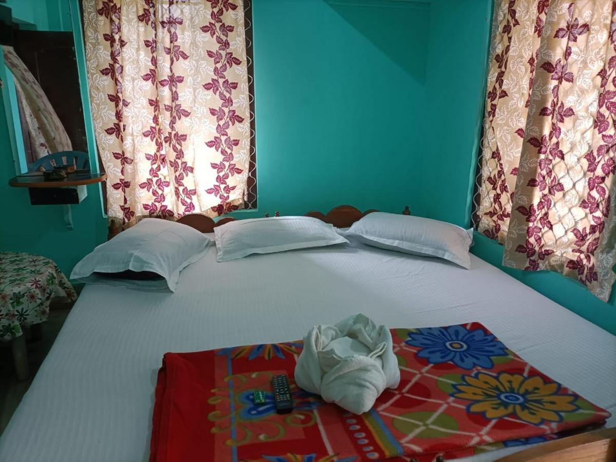 Hotel Radha Krishna Puri Ngoại thất bức ảnh