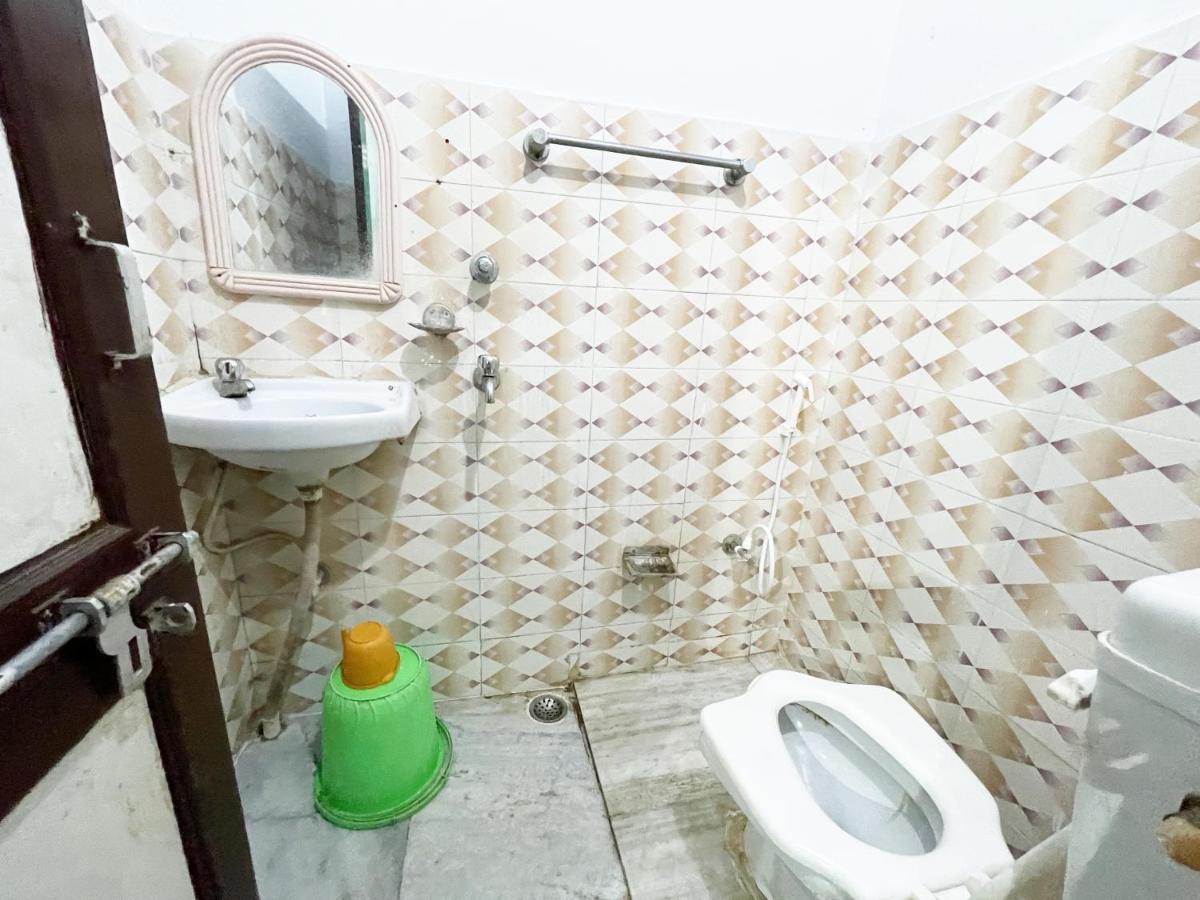 Hotel Radha Krishna Puri Ngoại thất bức ảnh