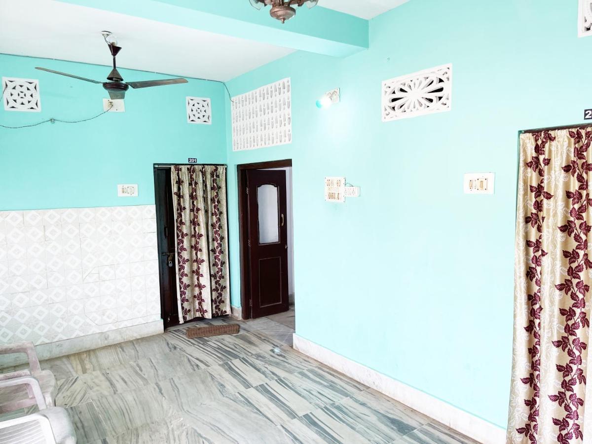 Hotel Radha Krishna Puri Ngoại thất bức ảnh