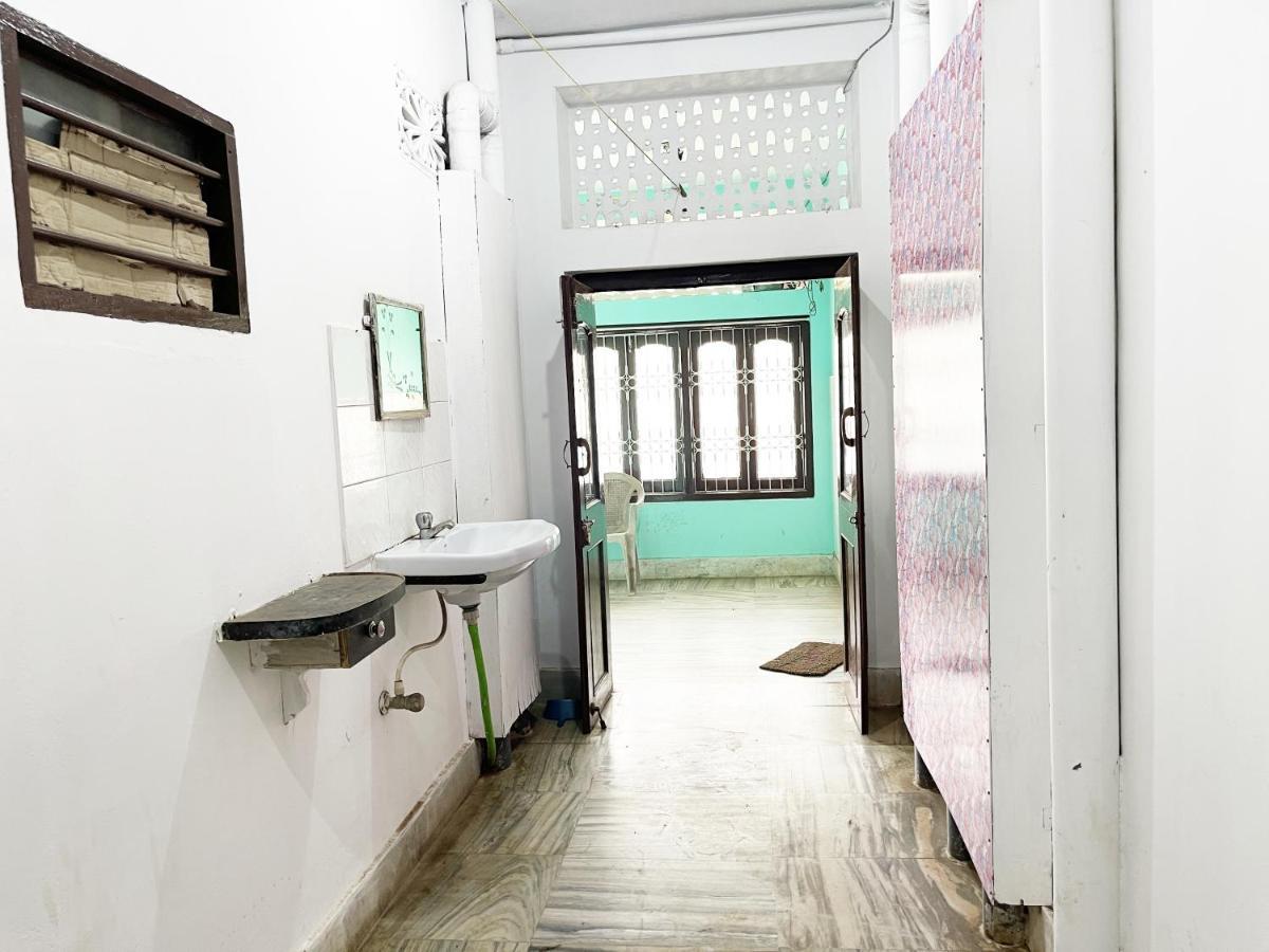 Hotel Radha Krishna Puri Ngoại thất bức ảnh