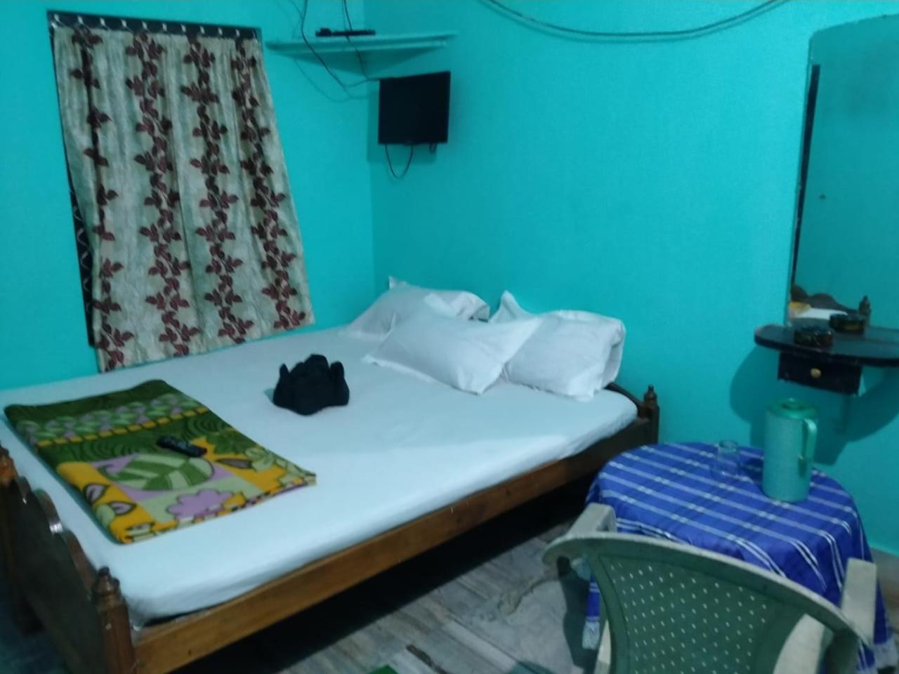Hotel Radha Krishna Puri Ngoại thất bức ảnh