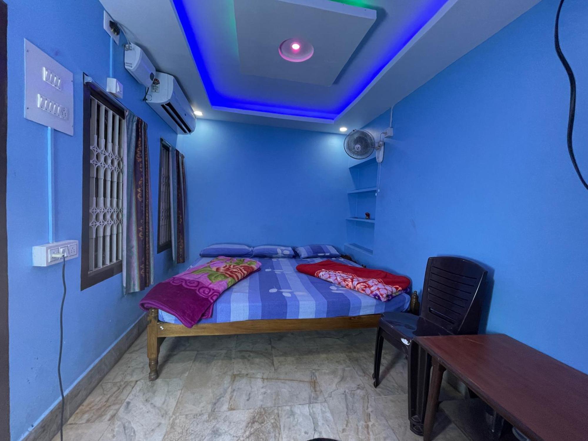 Hotel Radha Krishna Puri Ngoại thất bức ảnh