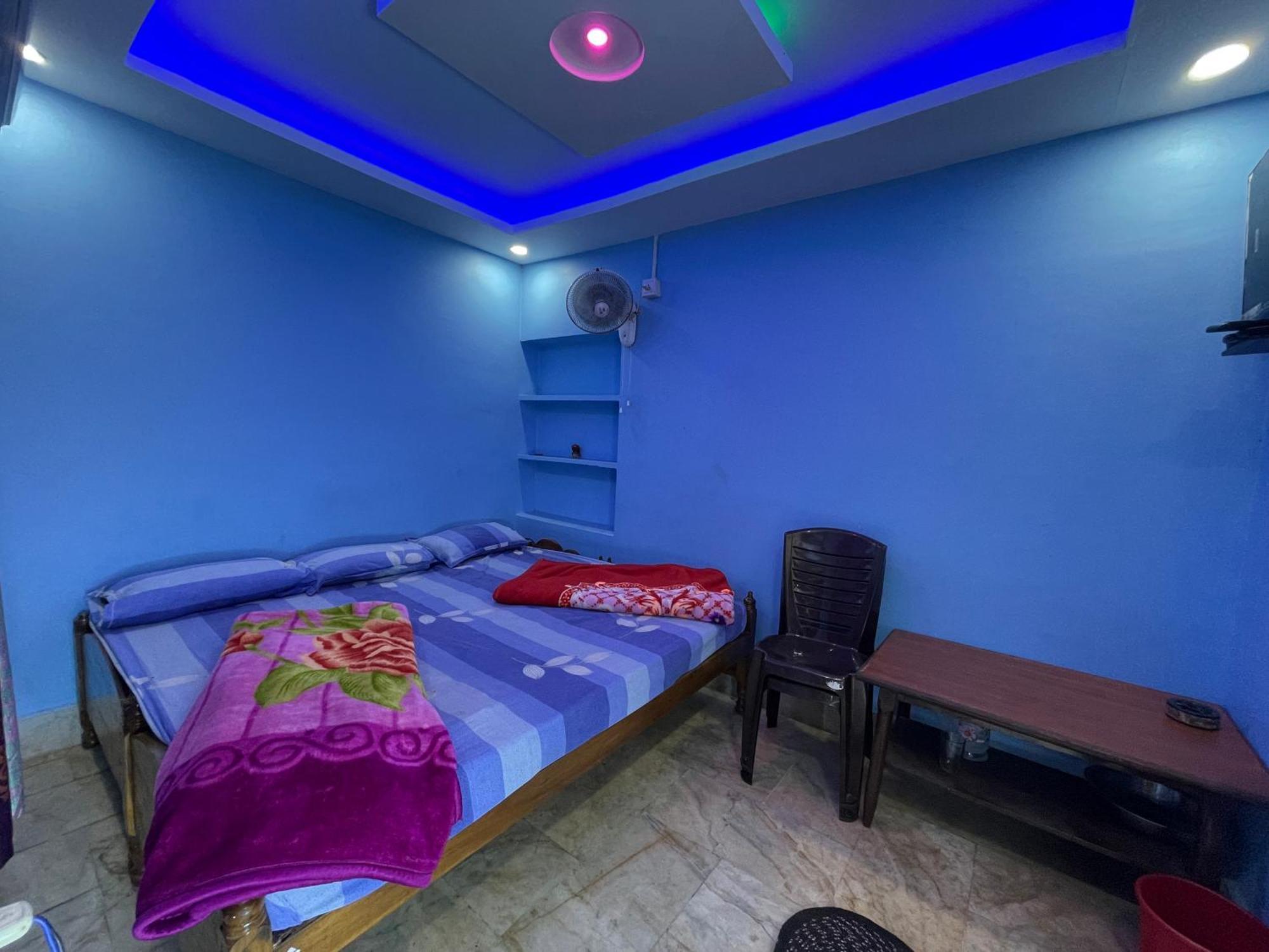 Hotel Radha Krishna Puri Ngoại thất bức ảnh