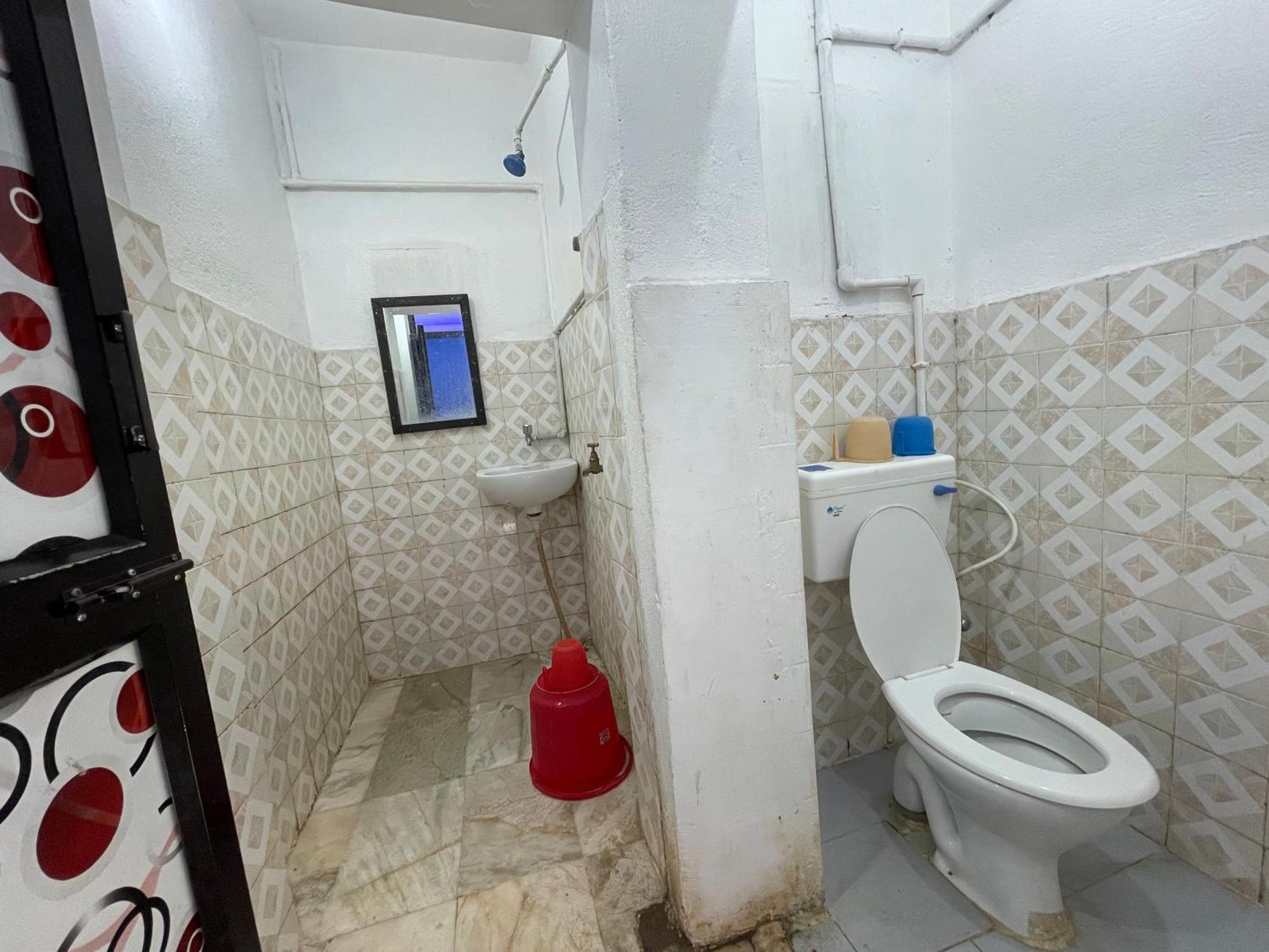 Hotel Radha Krishna Puri Ngoại thất bức ảnh