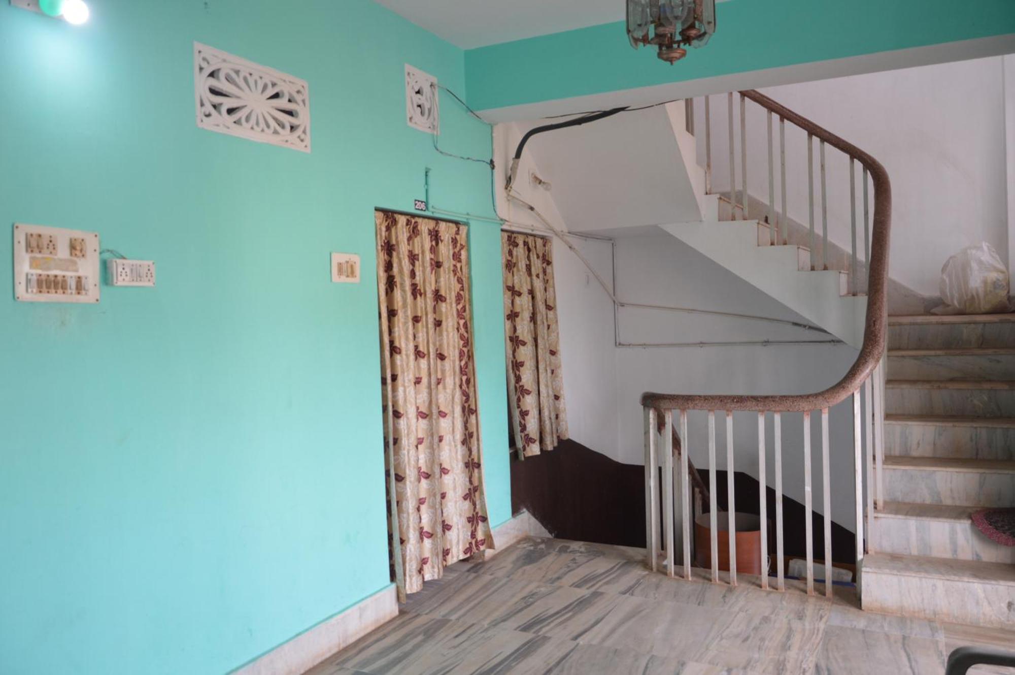 Hotel Radha Krishna Puri Ngoại thất bức ảnh