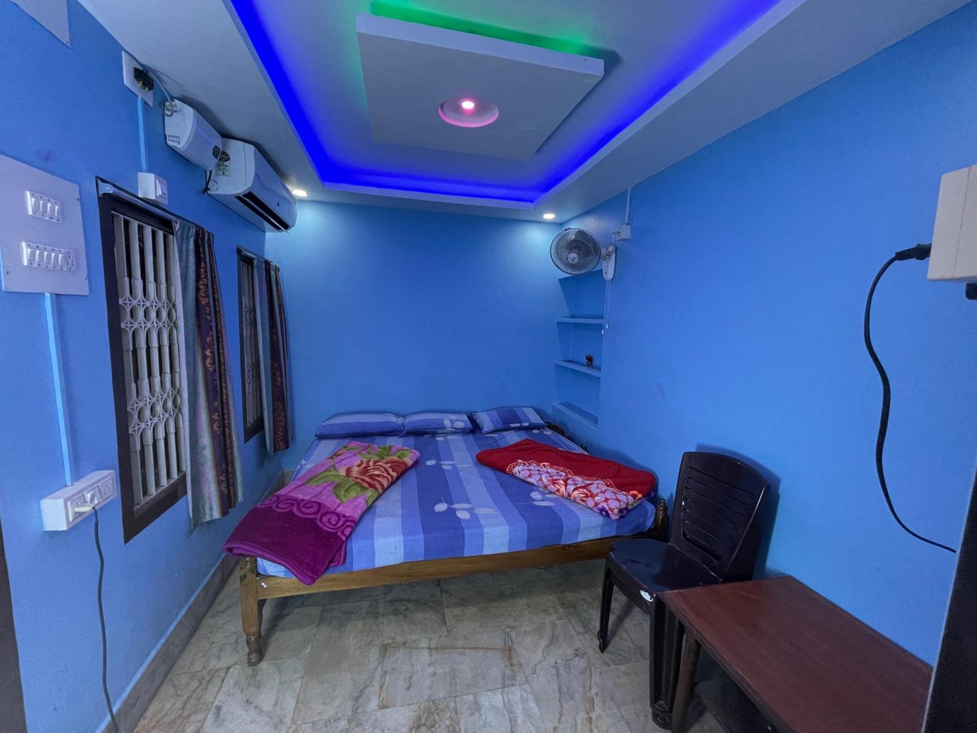Hotel Radha Krishna Puri Ngoại thất bức ảnh