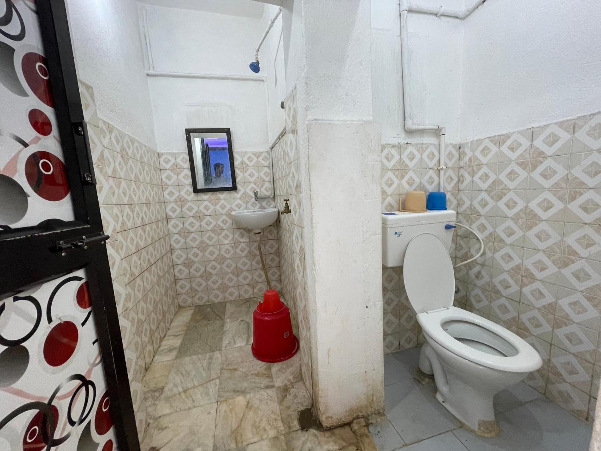 Hotel Radha Krishna Puri Ngoại thất bức ảnh