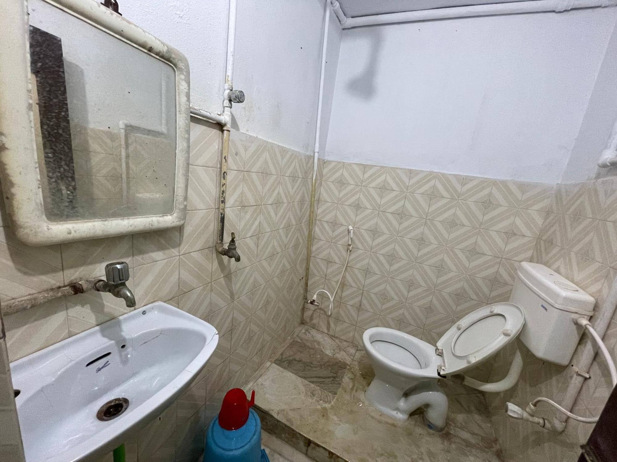 Hotel Radha Krishna Puri Ngoại thất bức ảnh