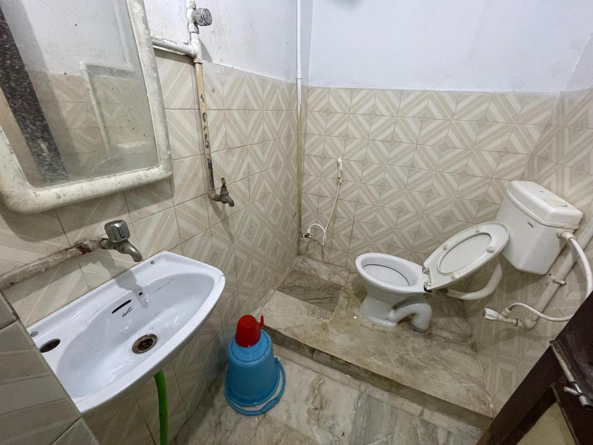 Hotel Radha Krishna Puri Ngoại thất bức ảnh
